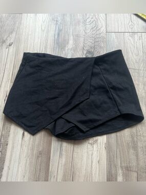 Black Skort